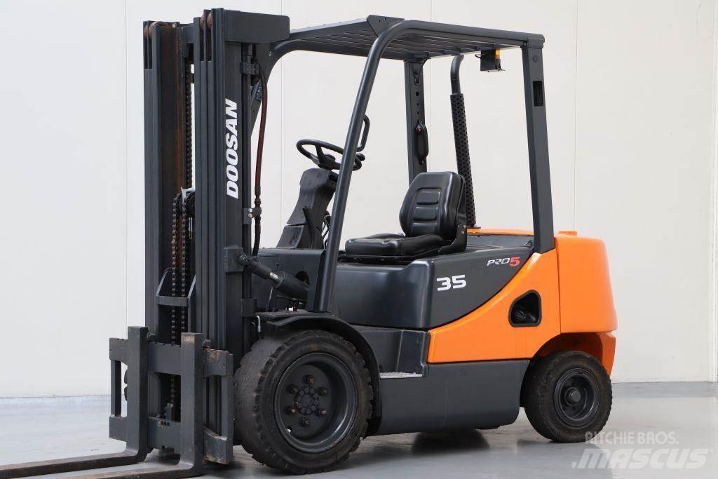 Doosan D35S Diesel heftrucks