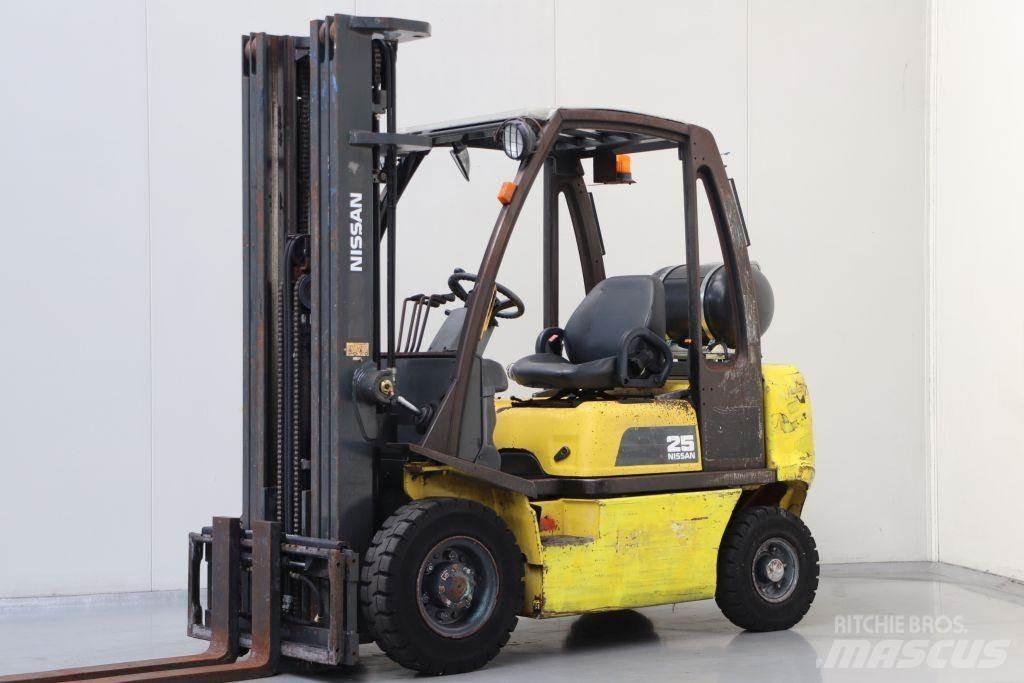Nissan UD02A25PQ LPG heftrucks