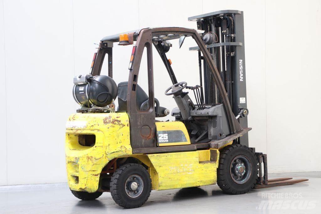 Nissan UD02A25PQ LPG heftrucks