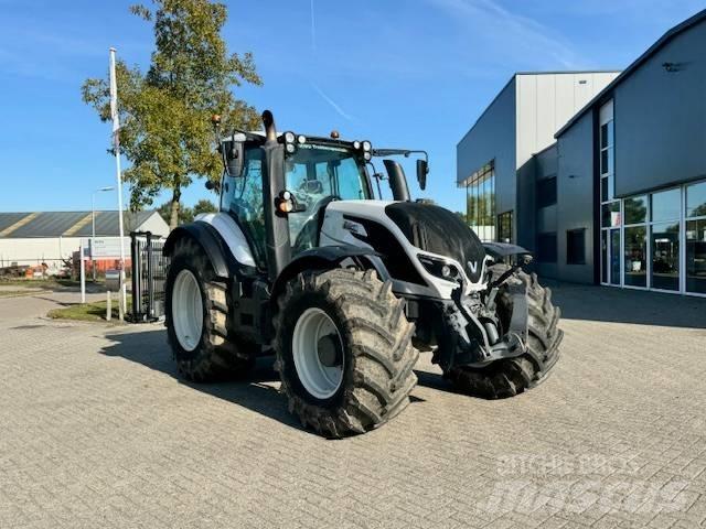 Valtra T214 Versu Traktoren