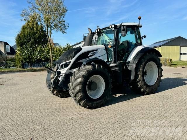 Valtra T214 Versu Traktoren