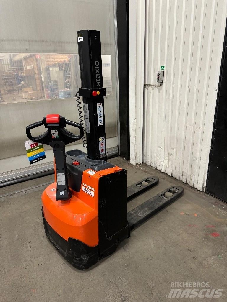 Toyota SWE080L Deichselstapler
