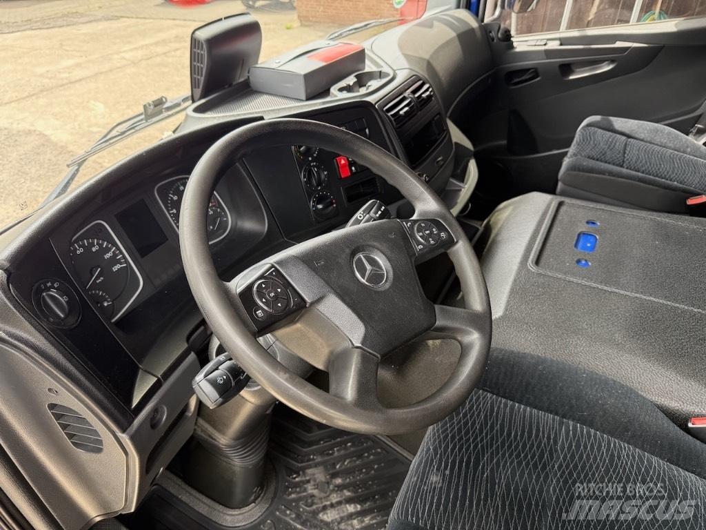 Mercedes-Benz 1630L Pritschenwagen/Pritschenwagen mit Seitenklappe