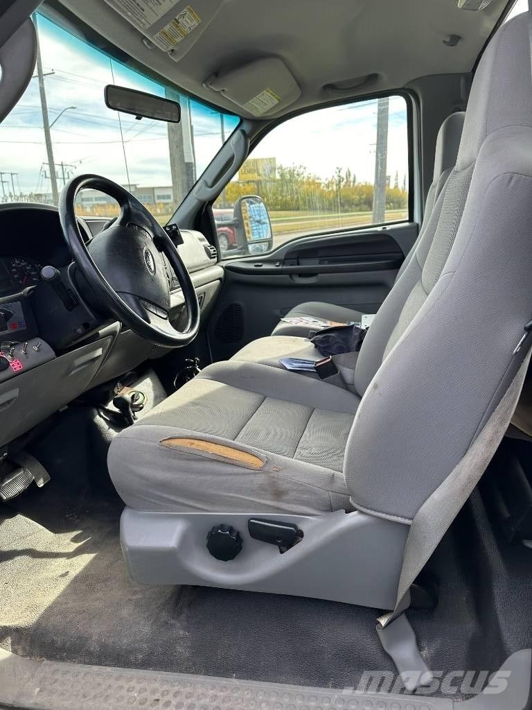 Ford F 550 XLT Pritschenwagen/Pritschenwagen mit Seitenklappe