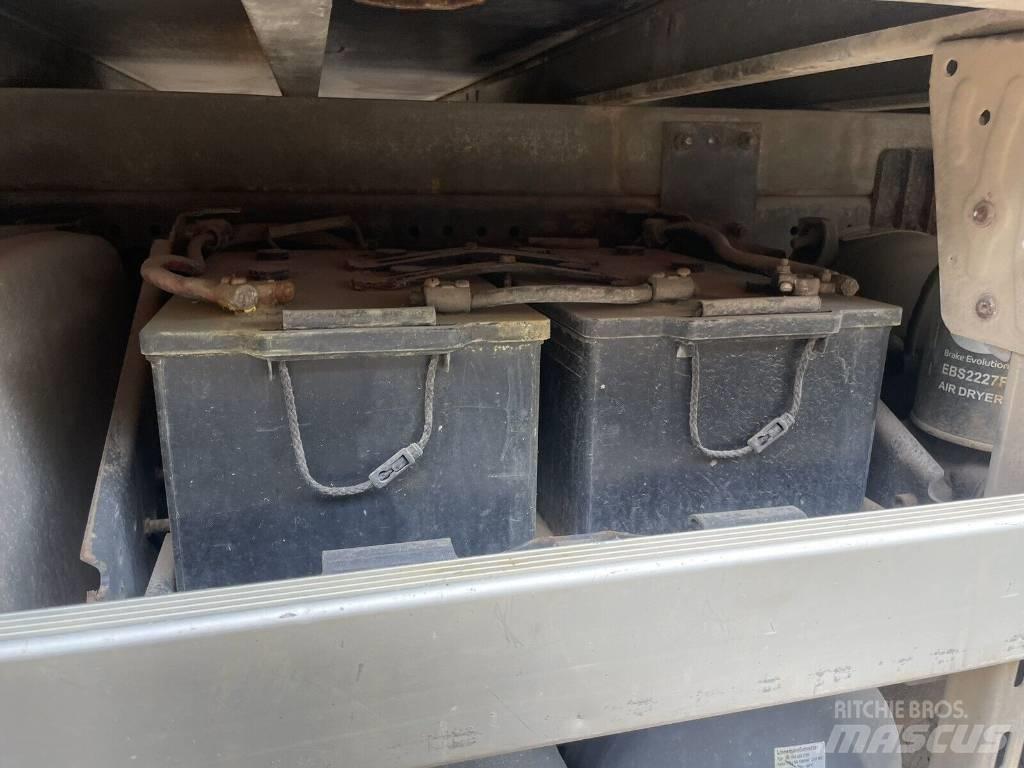 Mercedes-Benz 2629 Pritschenwagen/Pritschenwagen mit Seitenklappe
