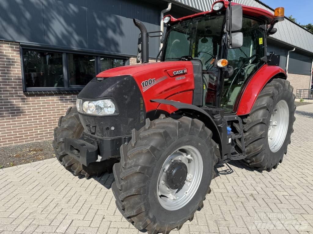 CASE Farmall 100X Traktoren