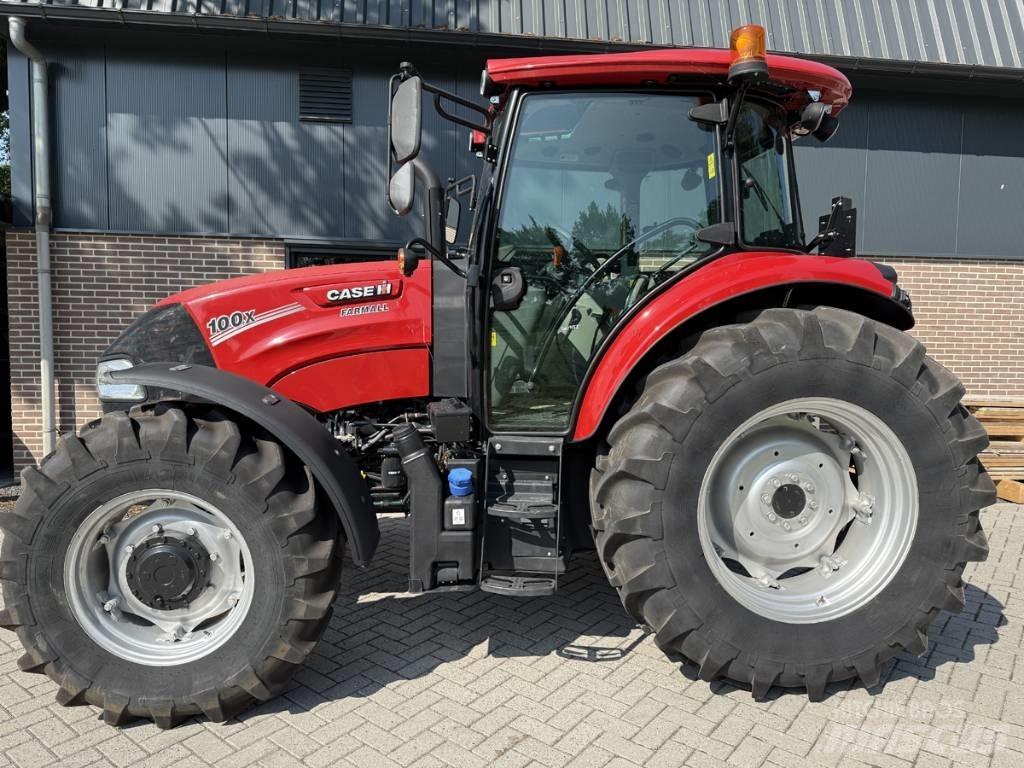 CASE Farmall 100X Traktoren