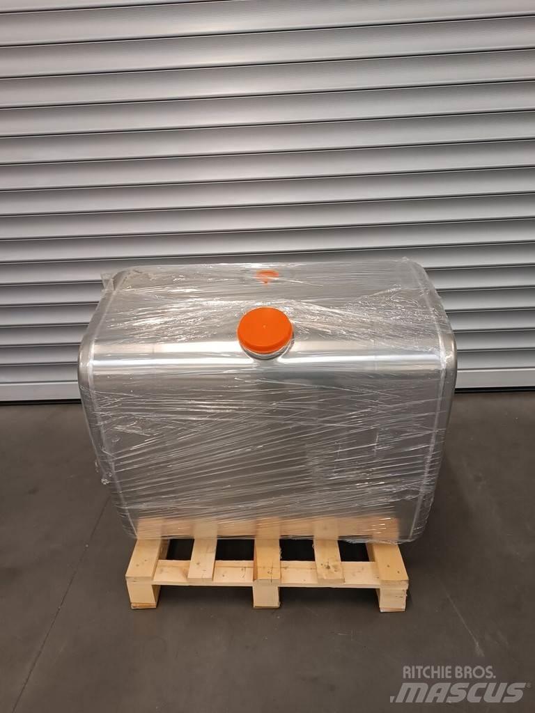 Volvo 400 L. Kraftstoff- und Zusatzstoffbehälter