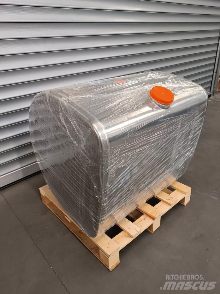 Volvo 400 L. Kraftstoff- und Zusatzstoffbehälter