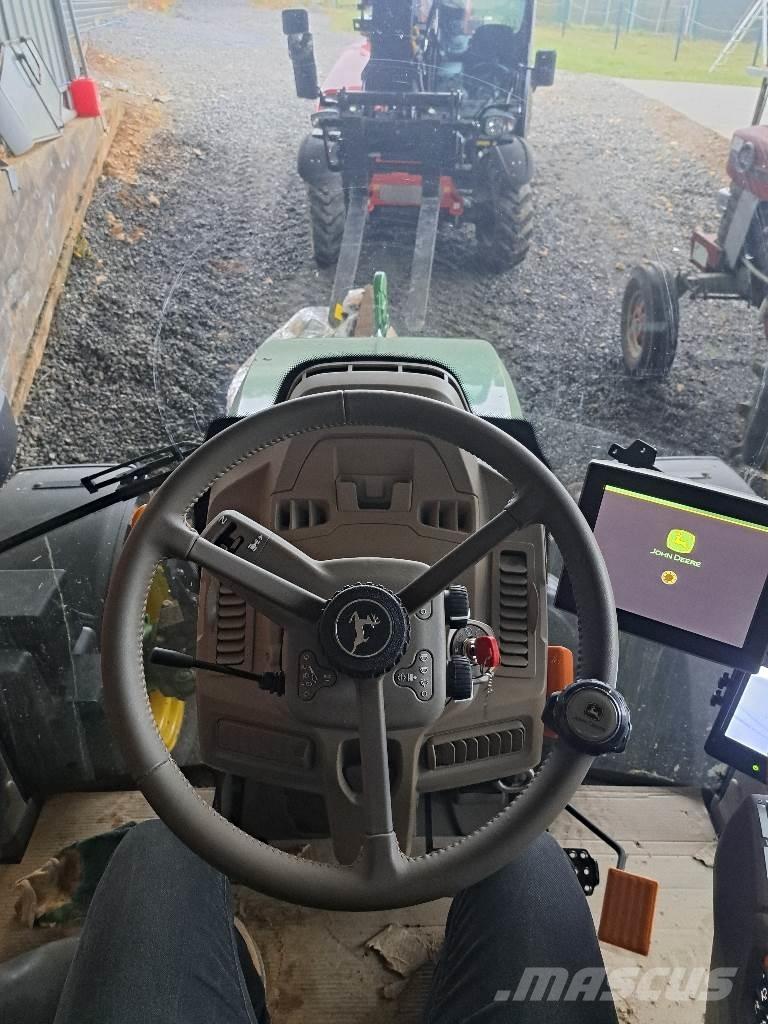 John Deere 6120 M Traktoren
