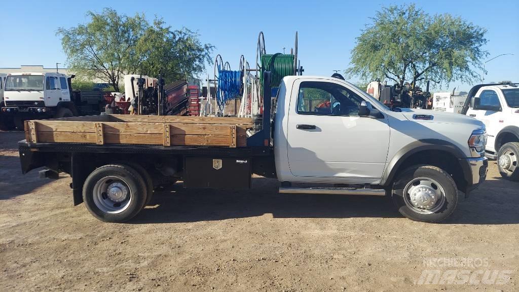 RAM 5500 Pritschenwagen/Pritschenwagen mit Seitenklappe