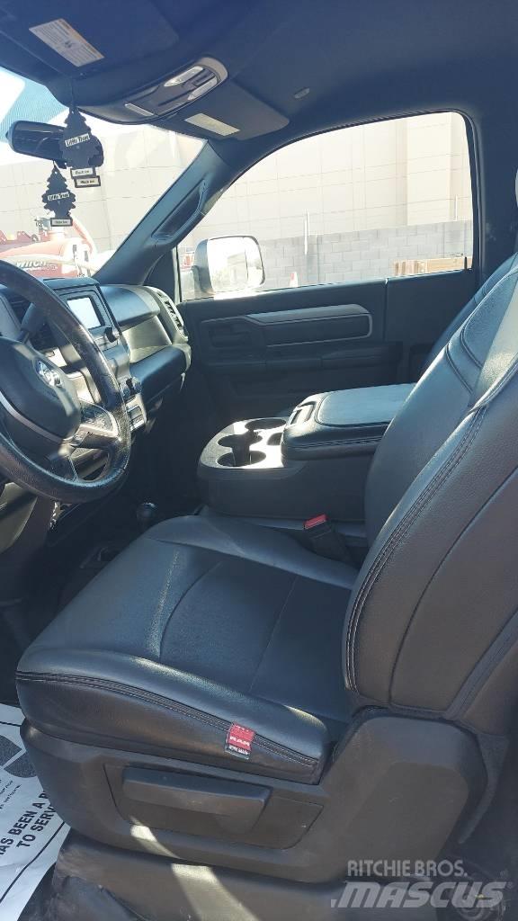 RAM 5500 Pritschenwagen/Pritschenwagen mit Seitenklappe