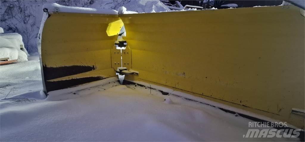 Vama U-aura Schneeschilde und -pflüge
