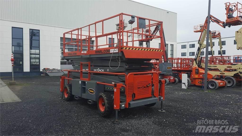 SkyJack 9250RT Scheren-Arbeitsbühnen