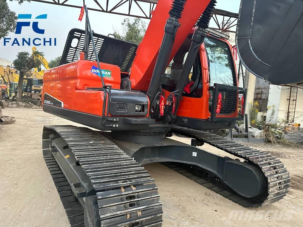 Doosan DX 225 LC Raupenbagger