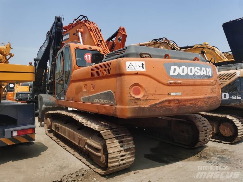 Doosan DX 300 LC Raupenbagger