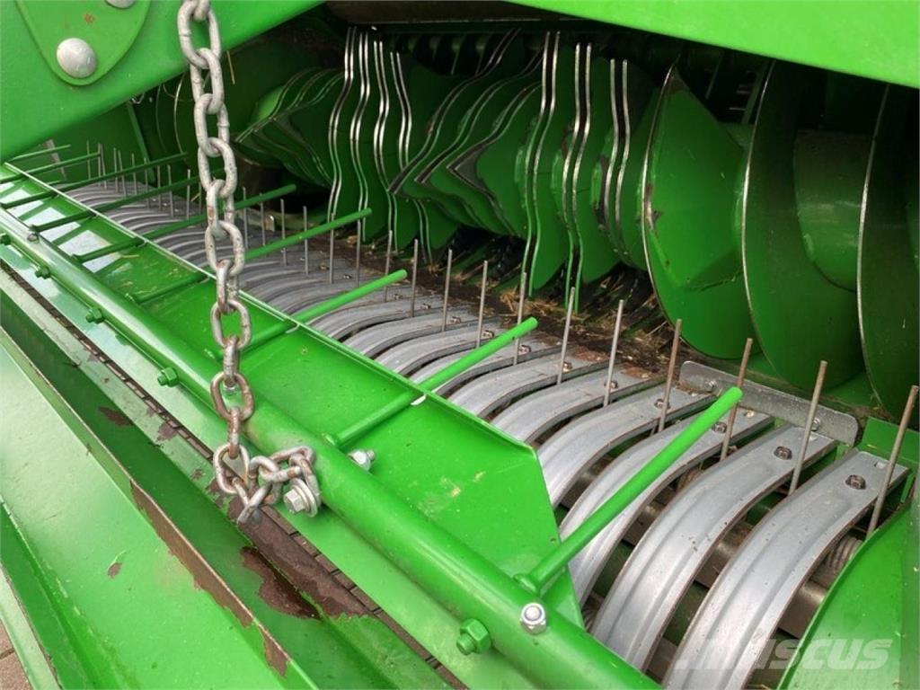 John Deere V 451 M Rundballenpressen