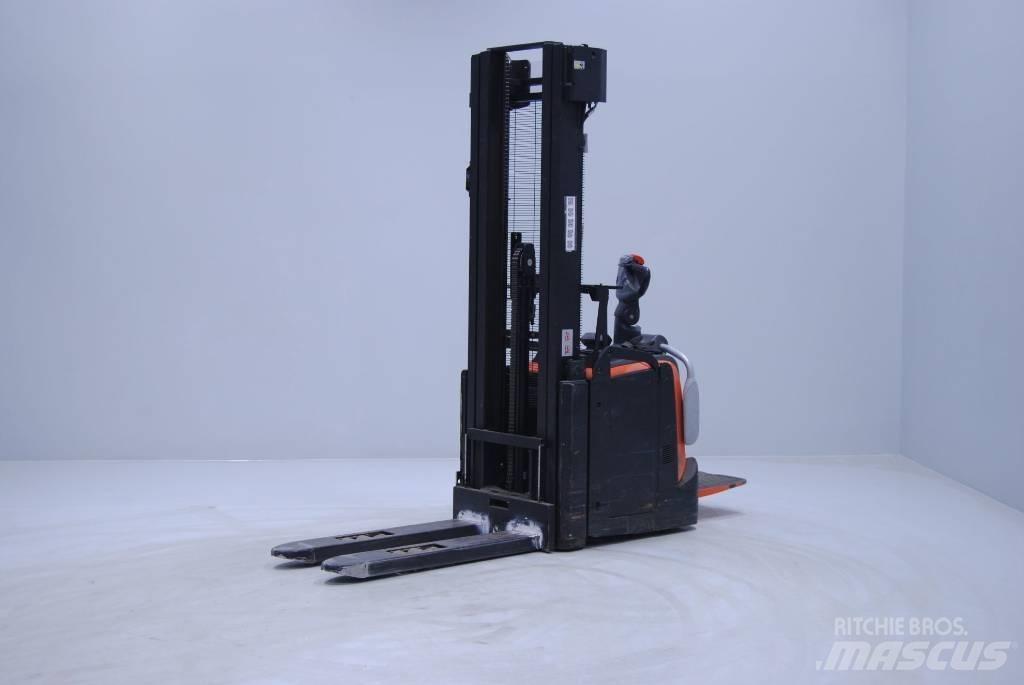 Toyota SPE140L Deichselstapler