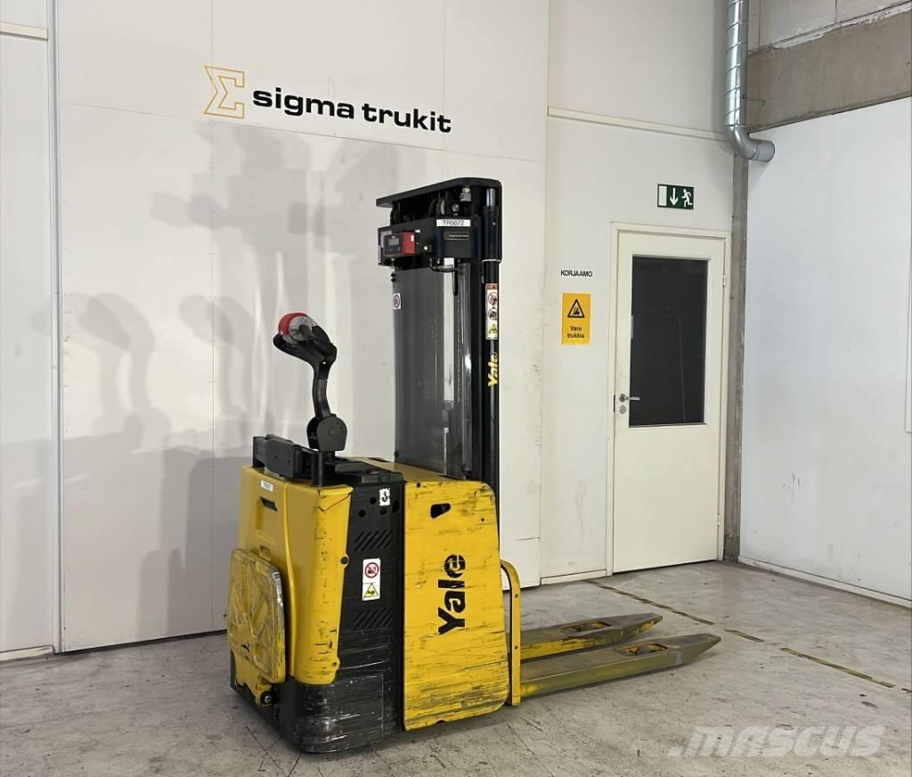 Yale MS 12 X Zelfrijdende stapelaars