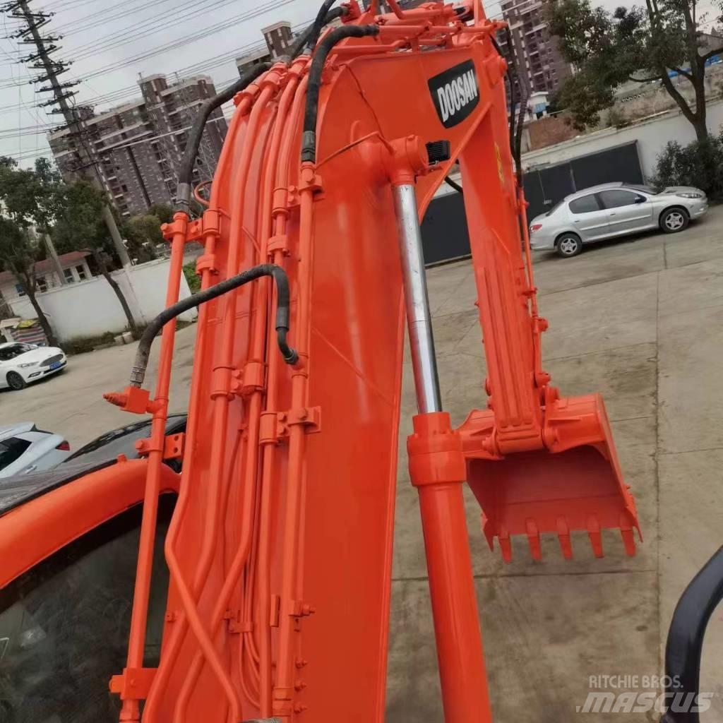 Doosan DX 225 LC Raupenbagger