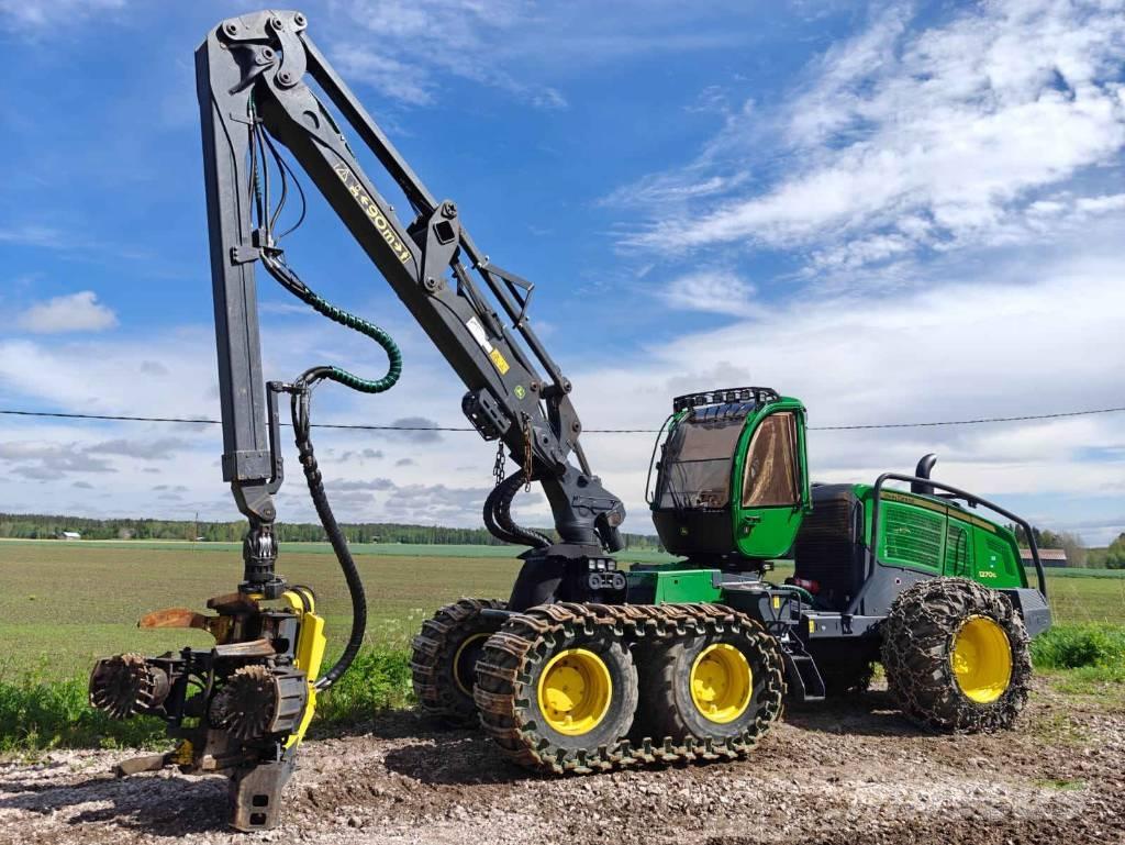 John Deere 1270 G Harvester