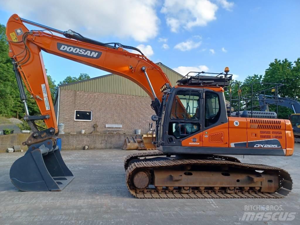 Doosan DX 225 LC-5 Raupenbagger