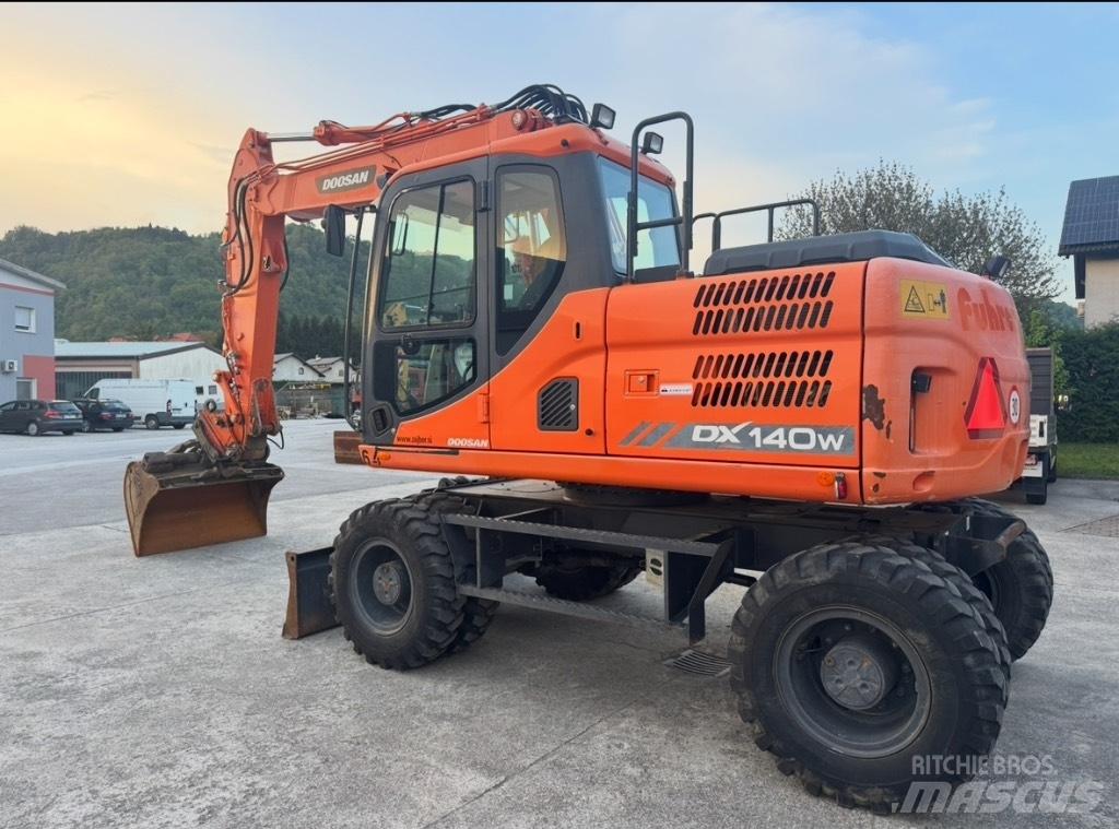 Doosan DX 140 W Mobilbagger