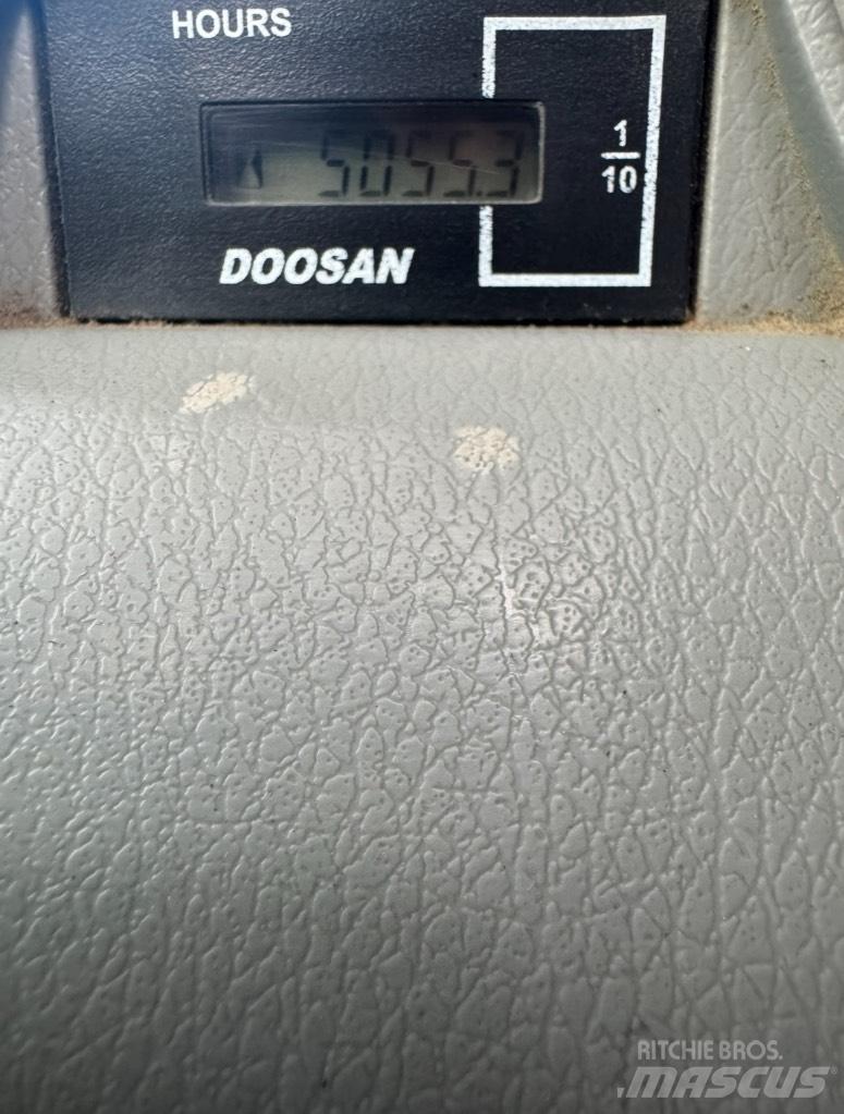 Doosan DX 140 W Mobilbagger