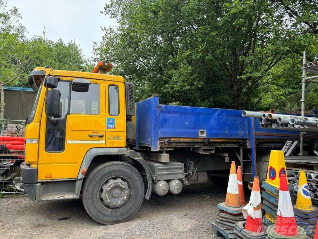 Volvo FL 220 Pritschenwagen/Pritschenwagen mit Seitenklappe