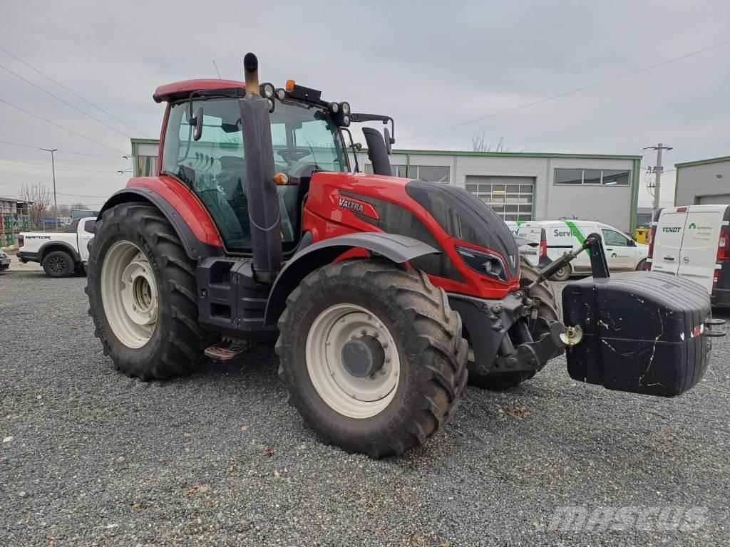 Valtra T 234 Traktoren