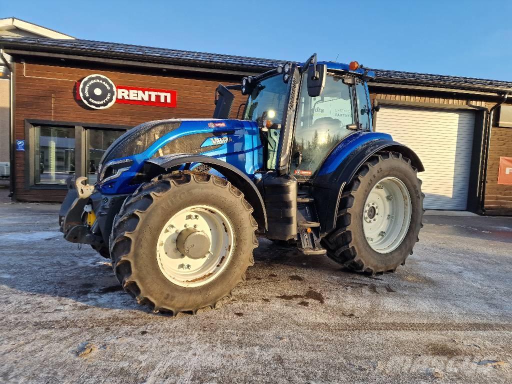 Valtra T 215 V Traktoren