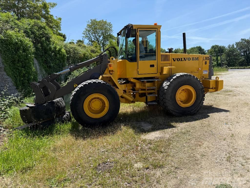 Volvo L90B Radlader