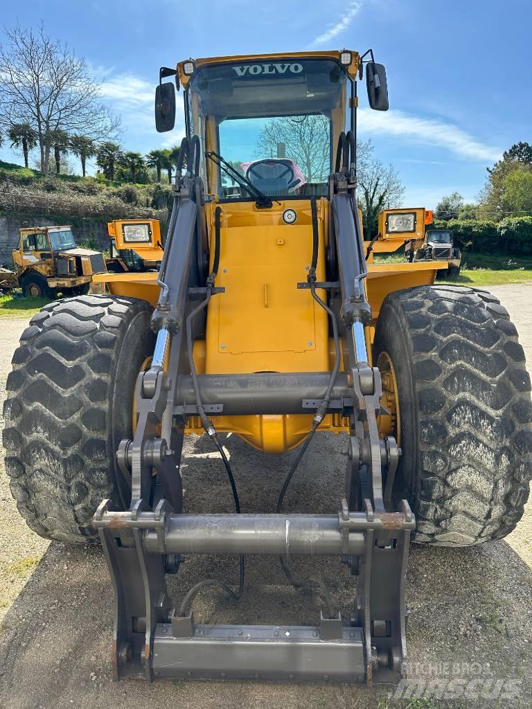 Volvo L90B Radlader