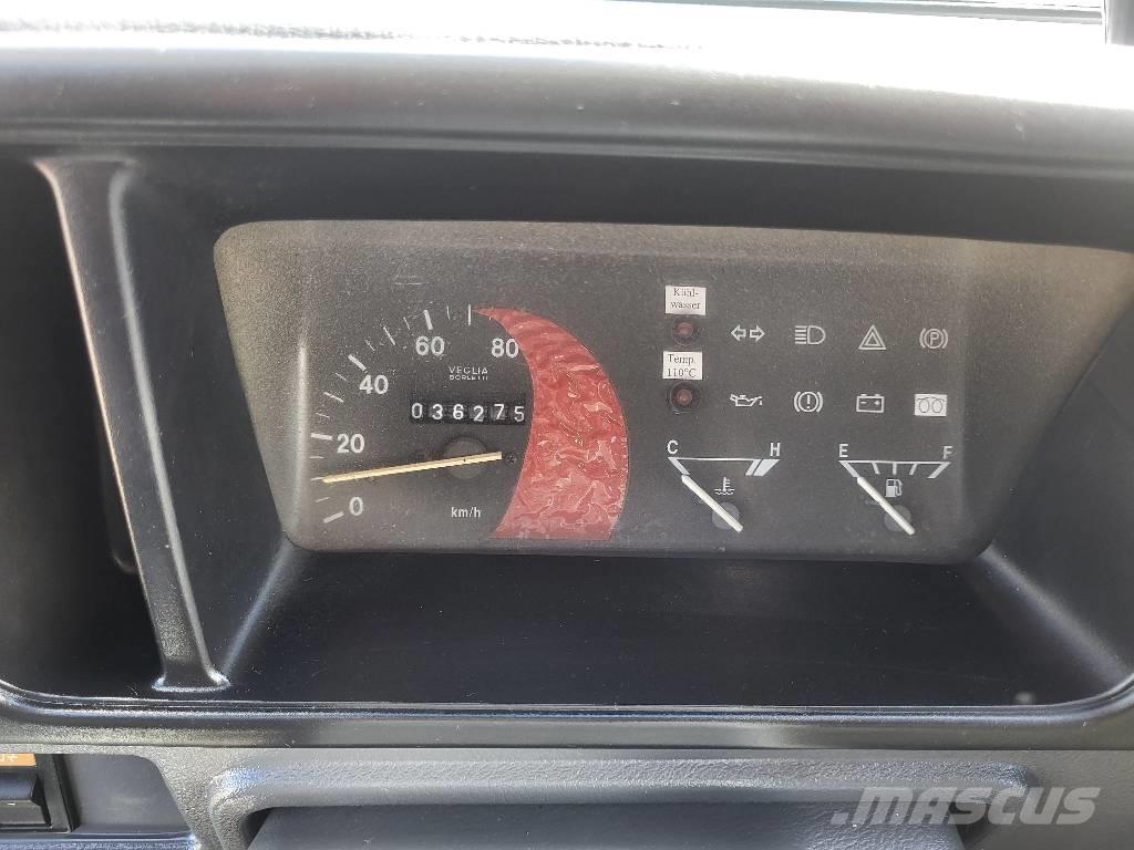 Pfau Springe Kehrmaschine