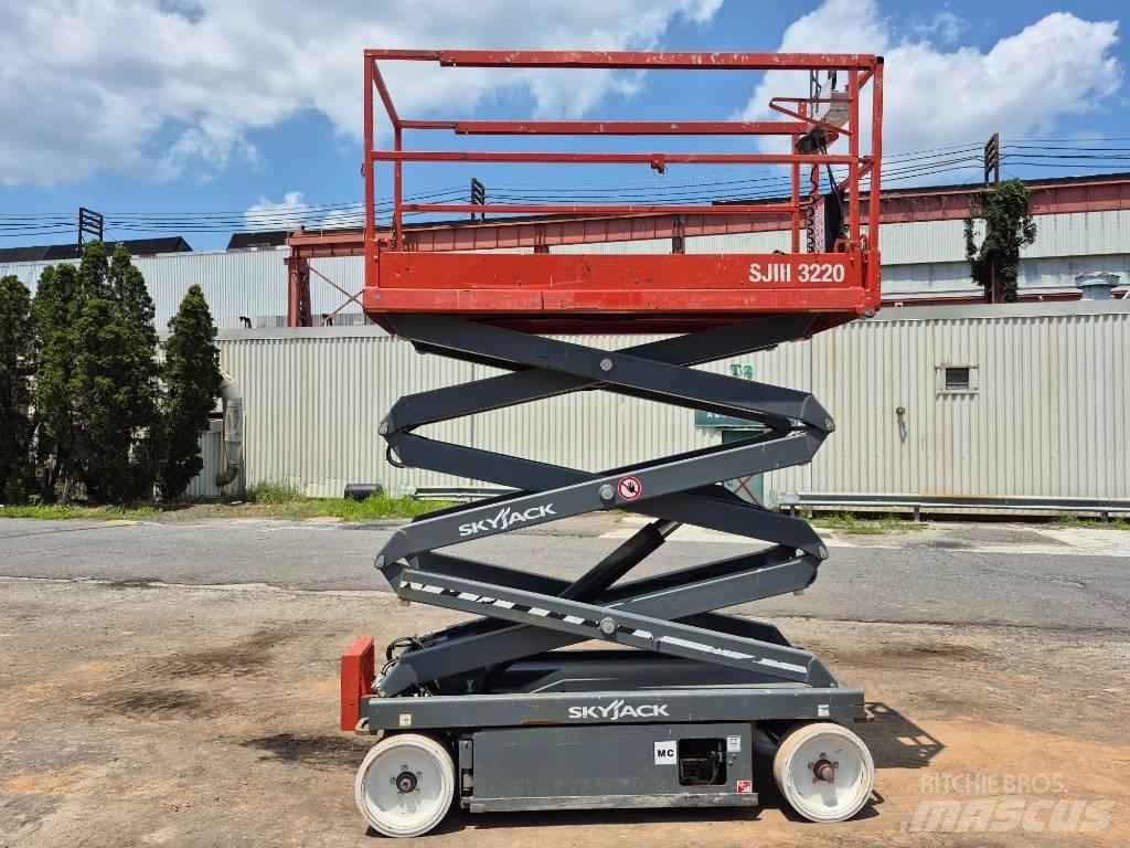 SkyJack SJ 3220 Scheren-Arbeitsbühnen