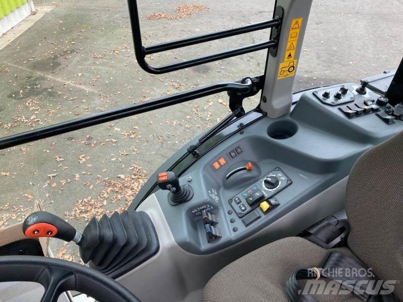 CLAAS NEXOS 260 L Traktoren