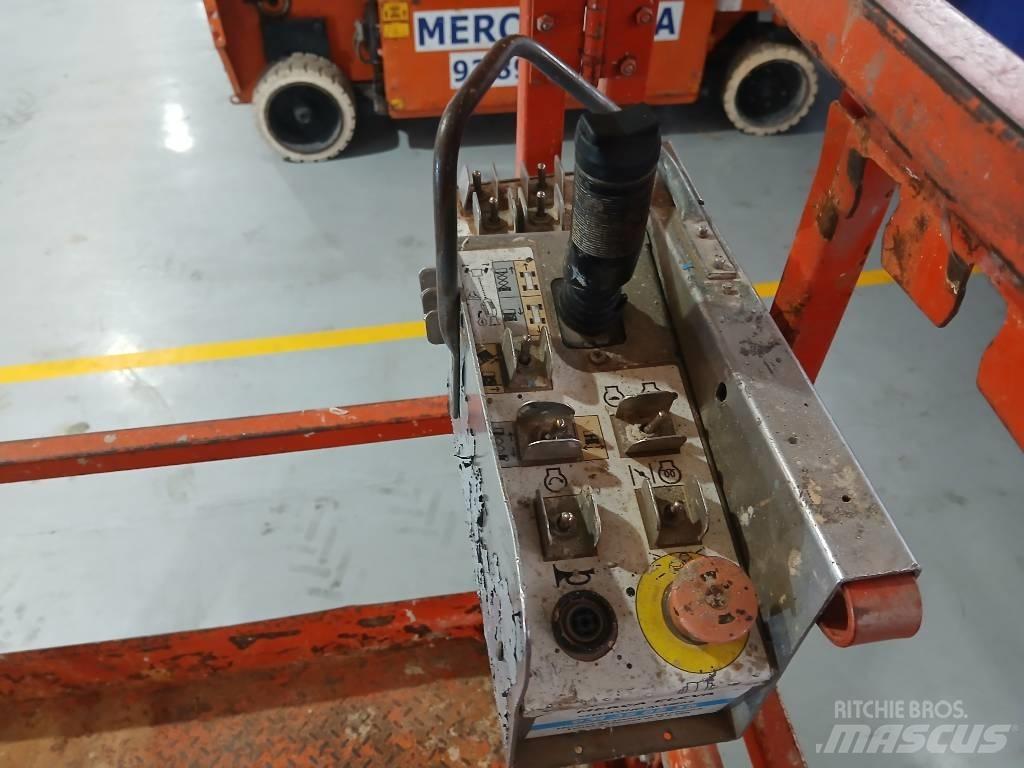SkyJack SJ 6826 RT Scheren-Arbeitsbühnen