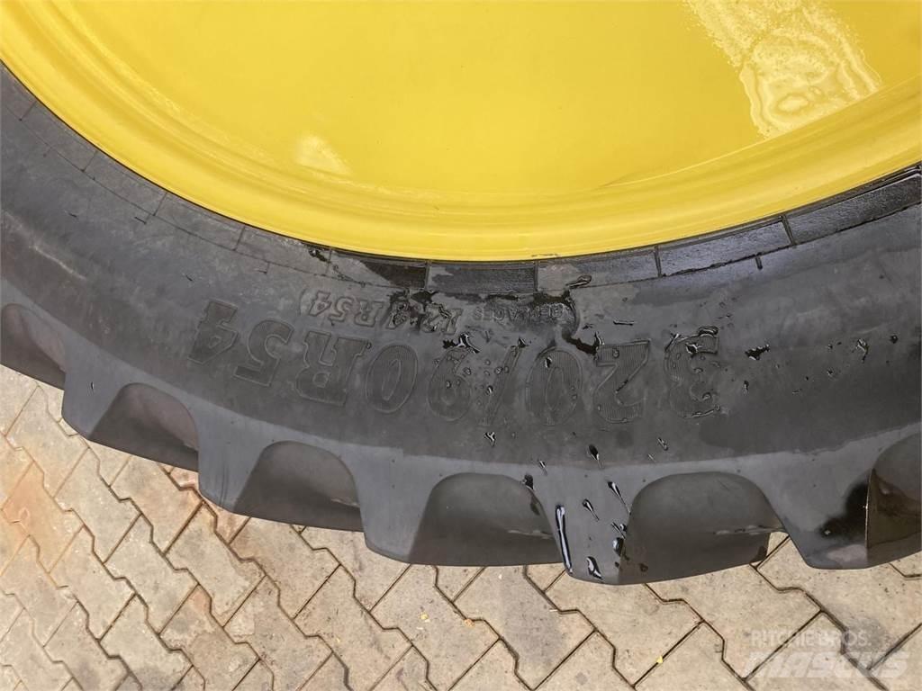 BKT 320/90R54 Reifen