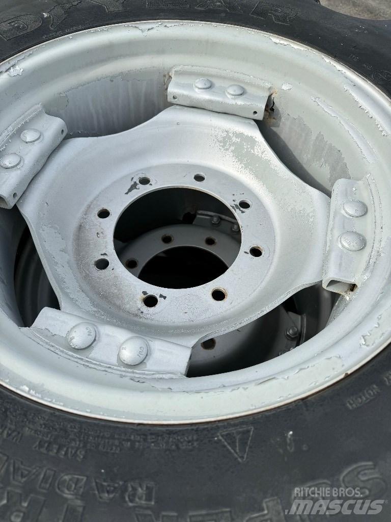 Goodyear 13.6R38 Reifen