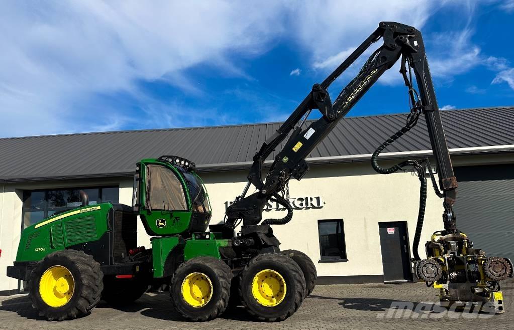 John Deere 1270 G Harvester