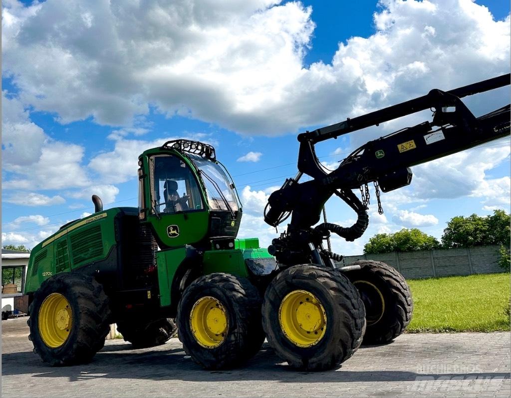 John Deere 1270 G Harvester