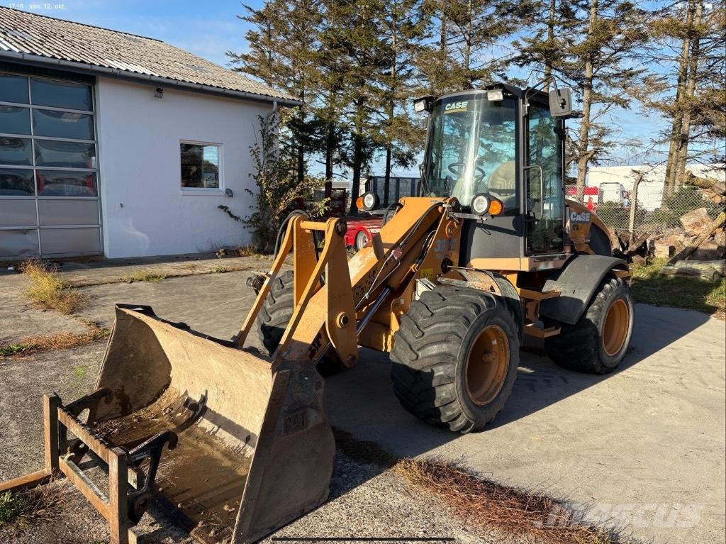 CASE 321 E Radlader