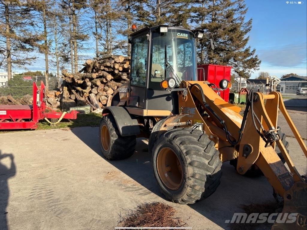 CASE 321 E Radlader