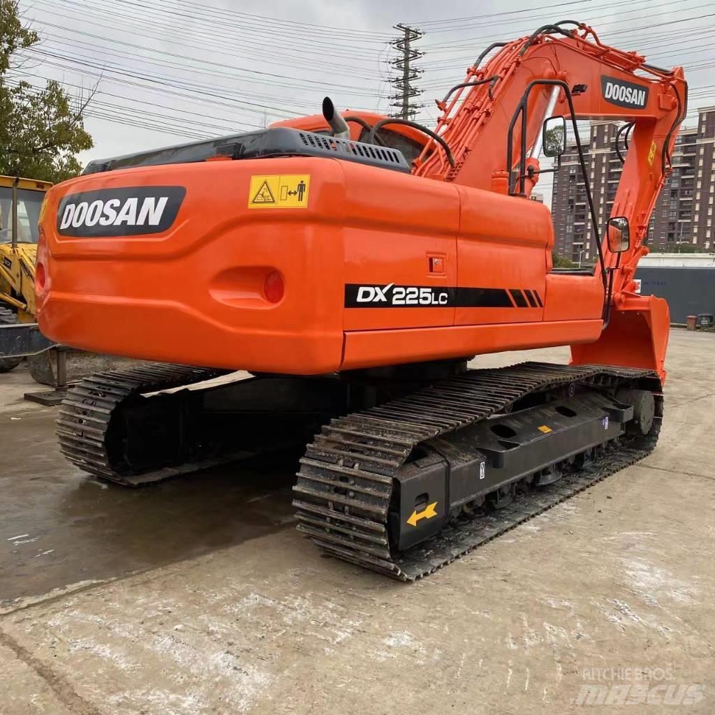 Doosan DX 225 LC Raupenbagger