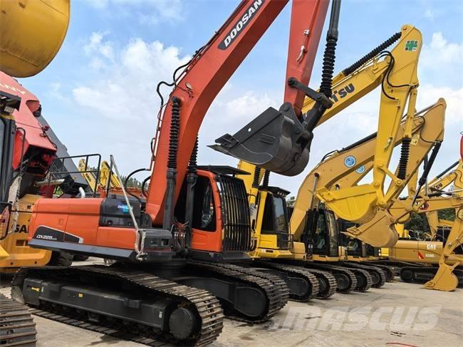 Doosan DX 225 LC Raupenbagger