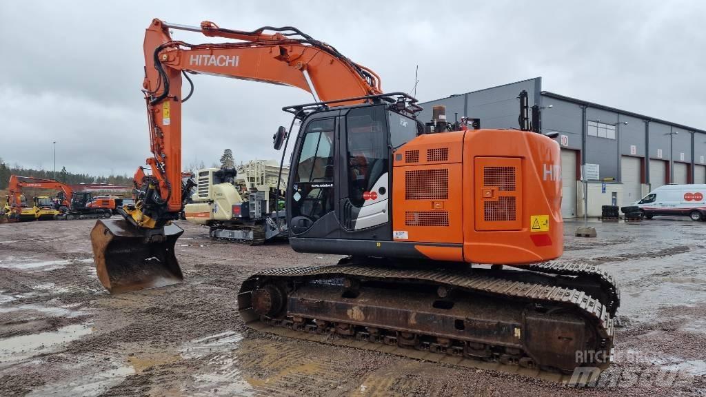 Hitachi ZX225USLC-6 Raupenbagger