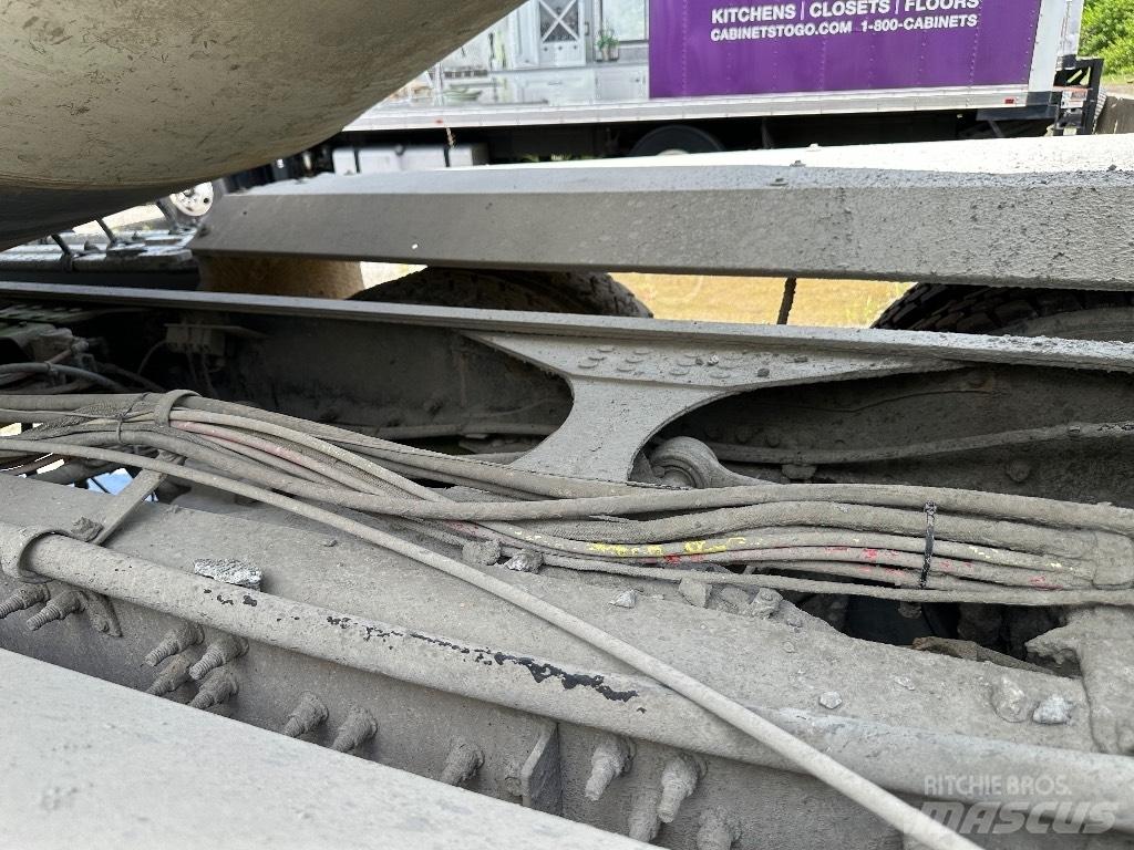 Mack GU 800 Andere Fahrzeuge