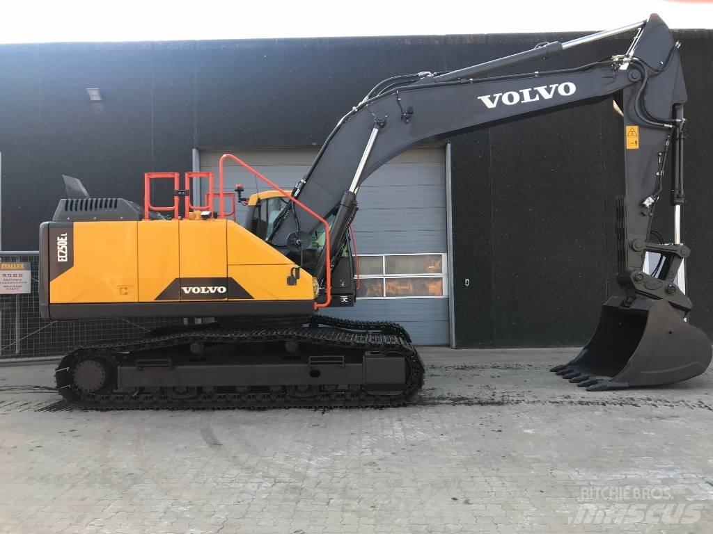 Volvo EC250E L Raupenbagger