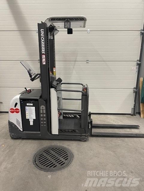 Atlet EPL100 Mittelhub-Kommissionierer