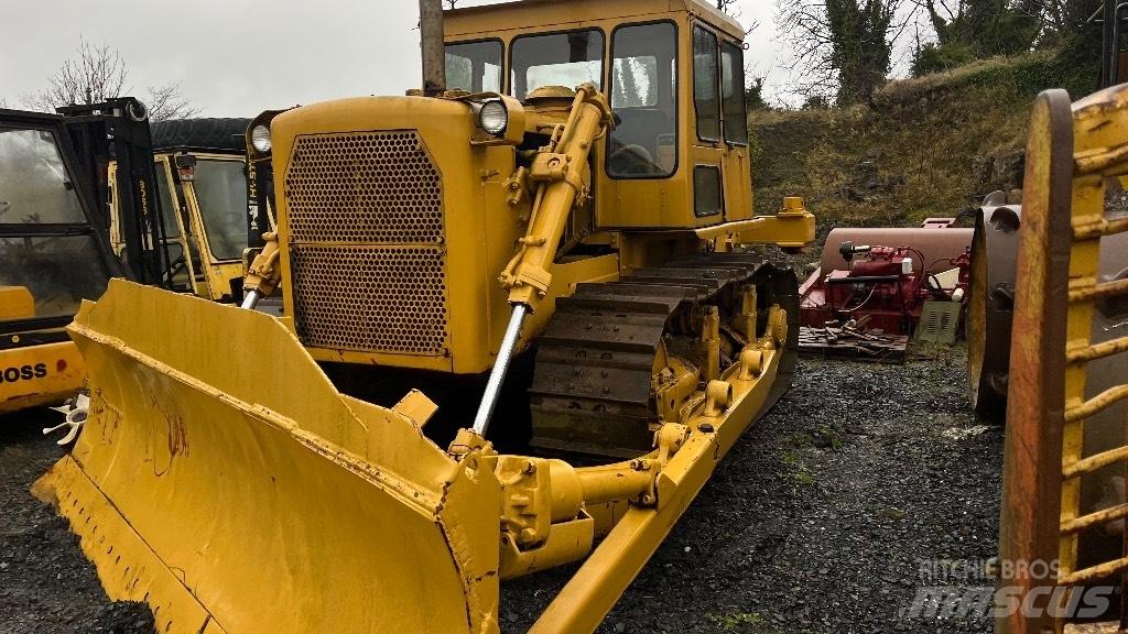 CAT D7 with ripper Bulldozer